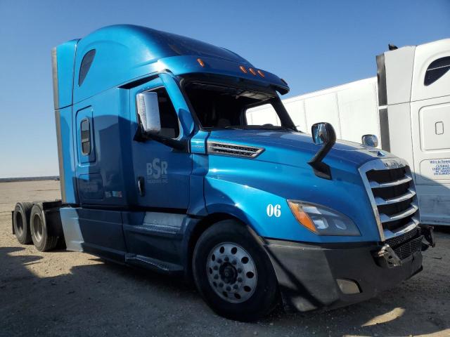  Salvage Freightliner Cascadia 1