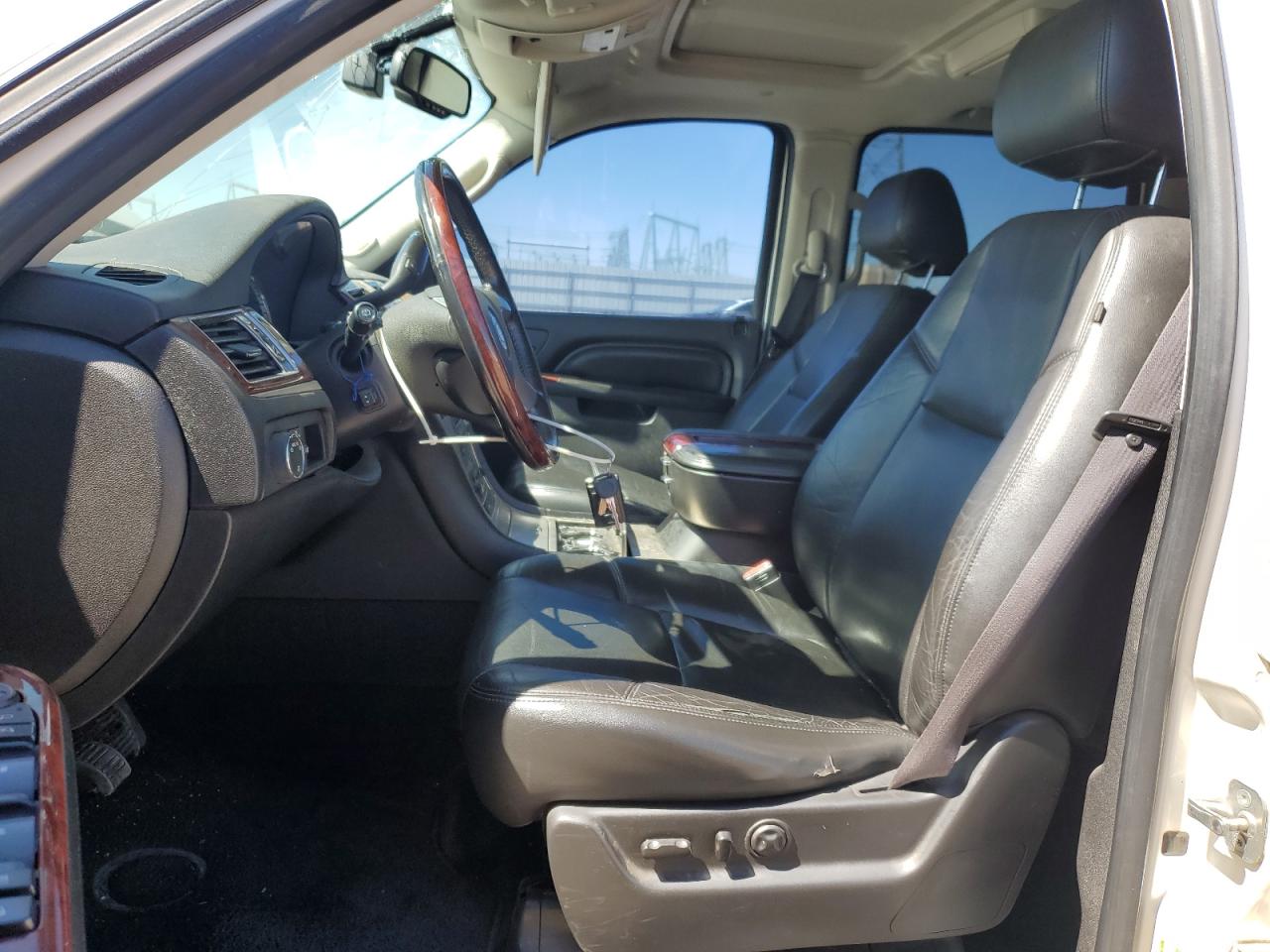 Cadillac Escalade Esv Premium Image 3