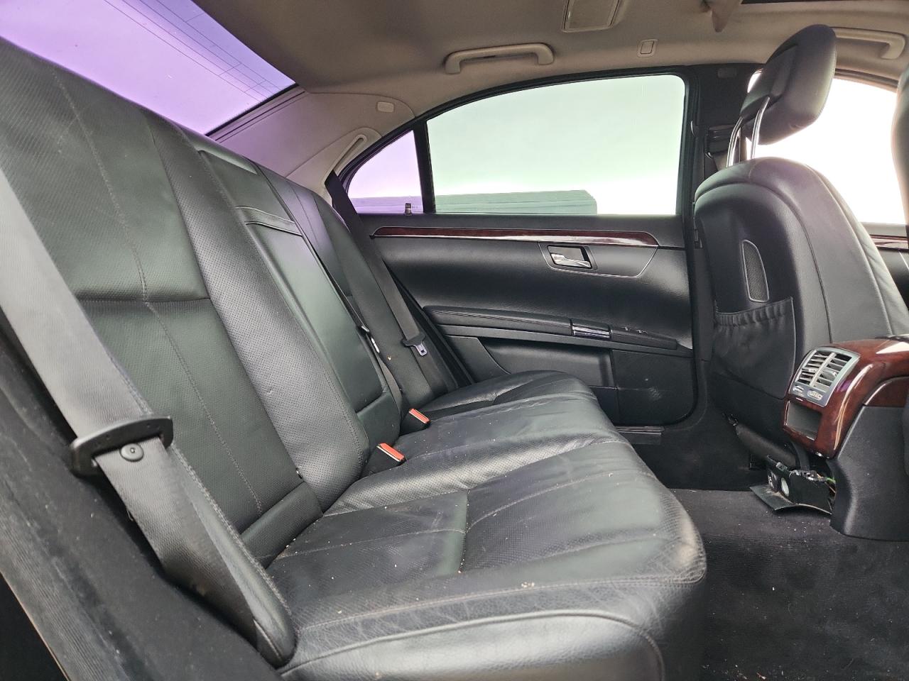 Mercedes-Benz S-Class 550 Image 5