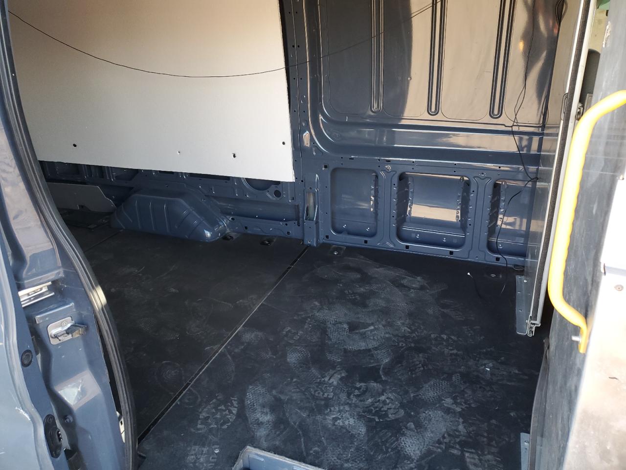 Ford Transit T-250 Image 8