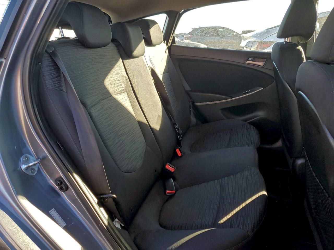 Hyundai ACCENT Se Image 6