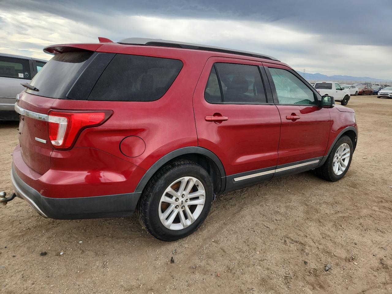 Ford Explorer Xlt Image 4