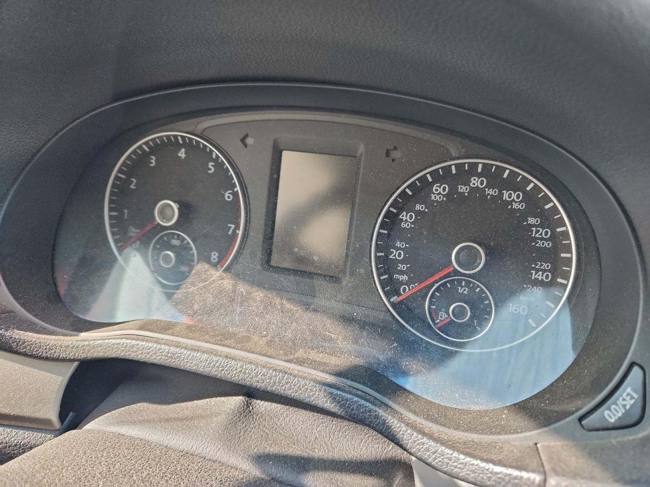 Volkswagen Passat S Image 9