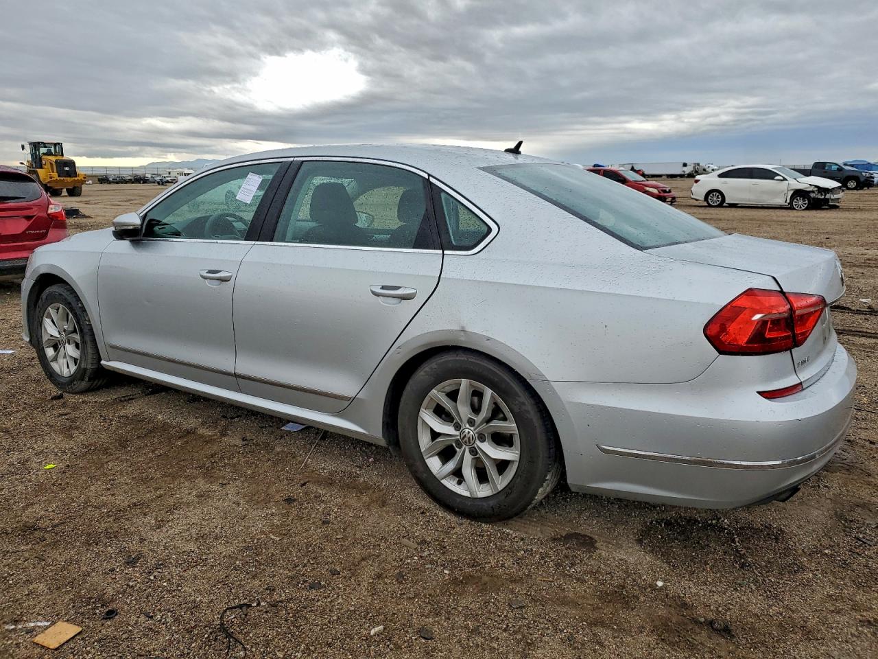 Volkswagen Passat S Image 4
