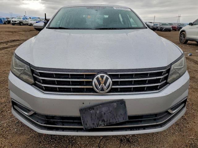 Volkswagen Passat S Image 10