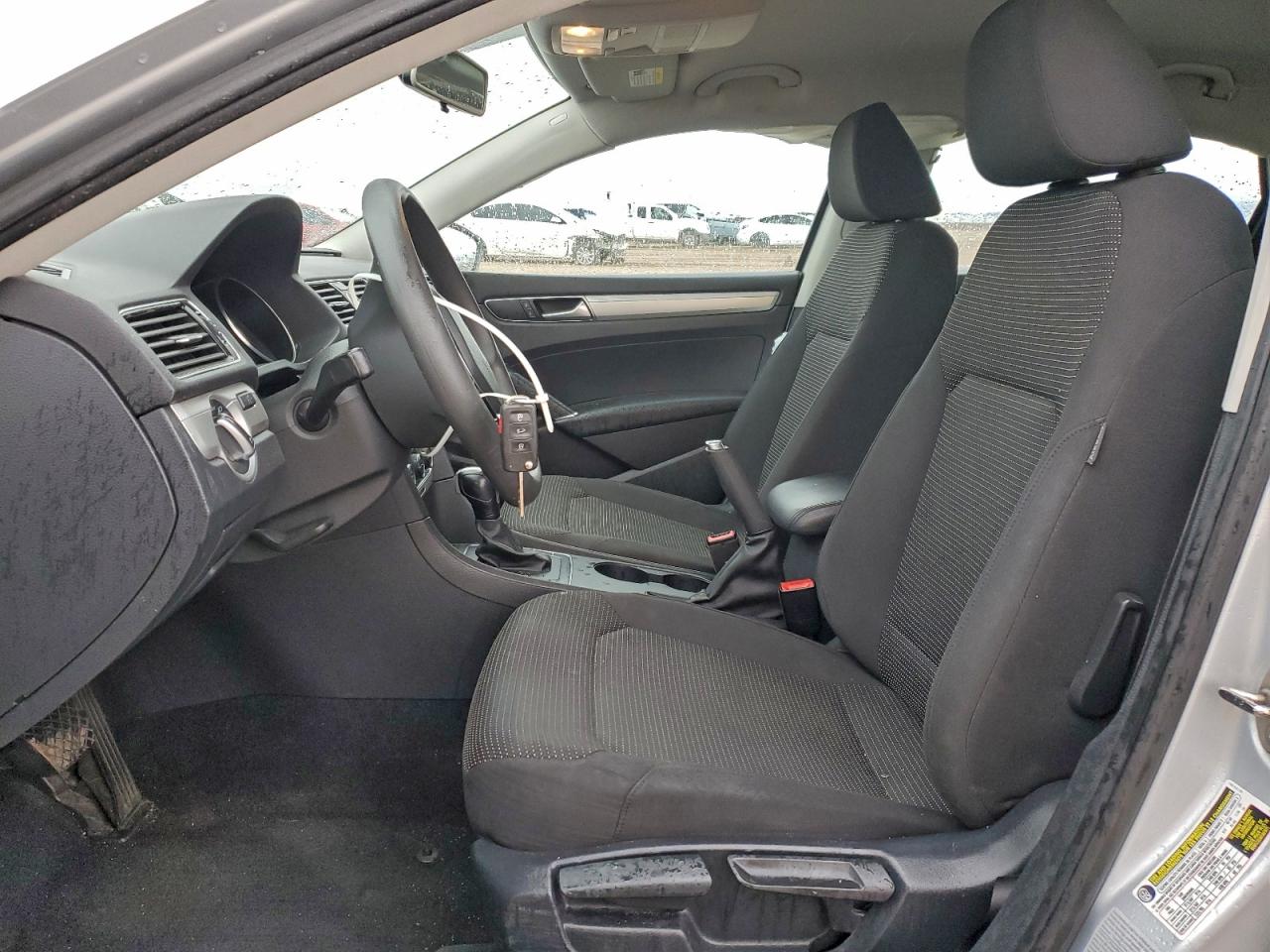 Volkswagen Passat S Image 3