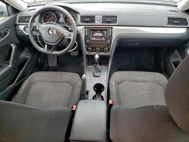 Volkswagen Passat S Image 6