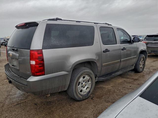 Chevrolet Suburban C1500 Image 2