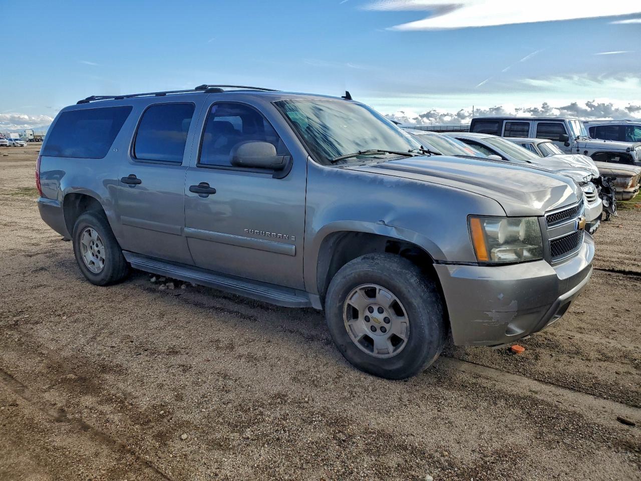 Chevrolet Suburban C1500 Image 12