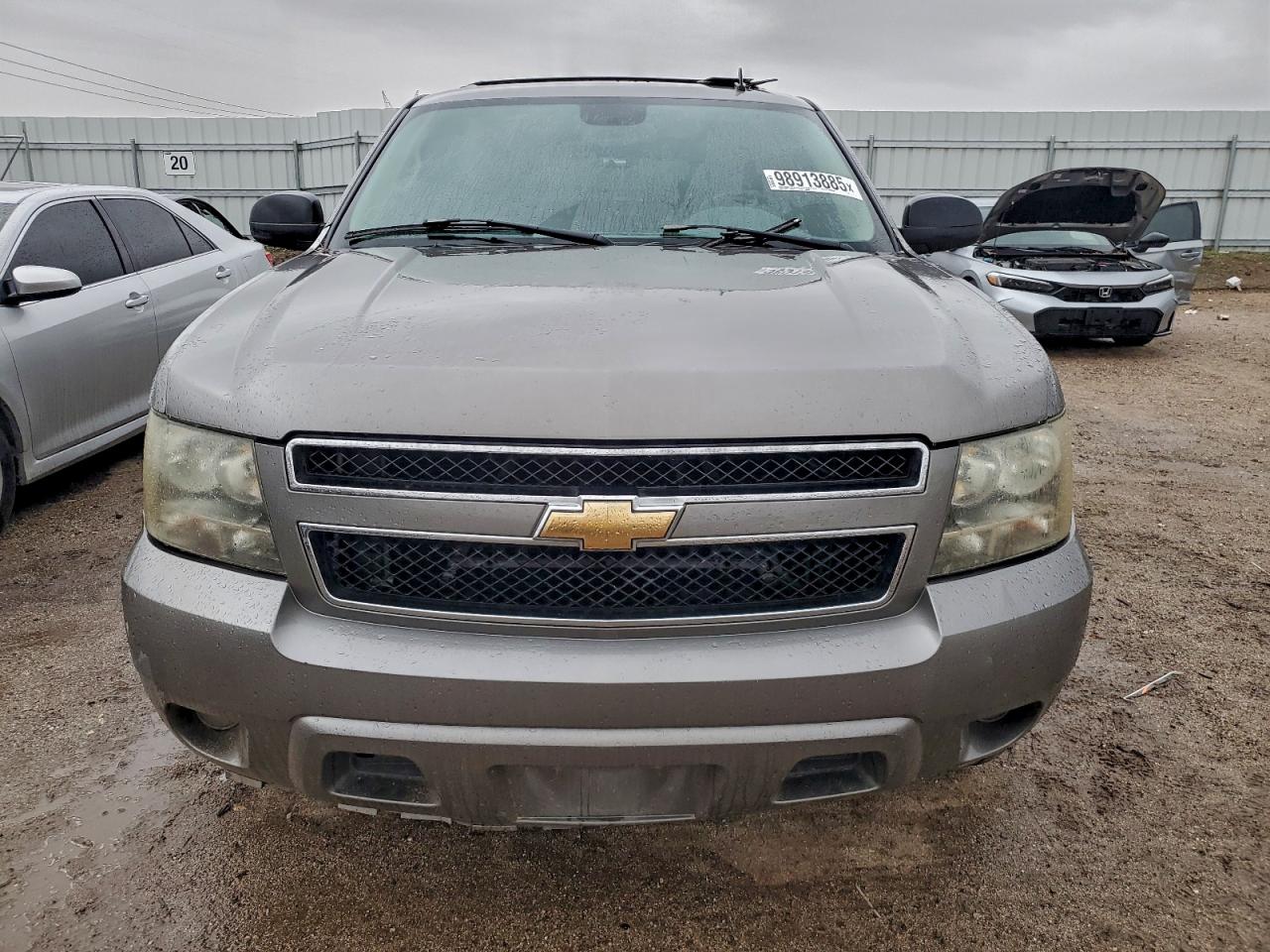 Chevrolet Suburban C1500 Image 4