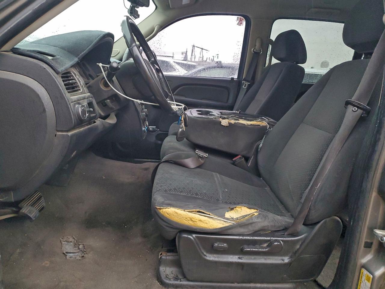 Chevrolet Suburban C1500 Image 3