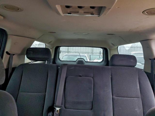 Chevrolet Suburban C1500 Image 7