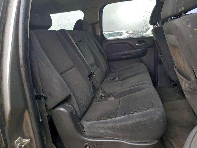 Chevrolet Suburban C1500 Image 8