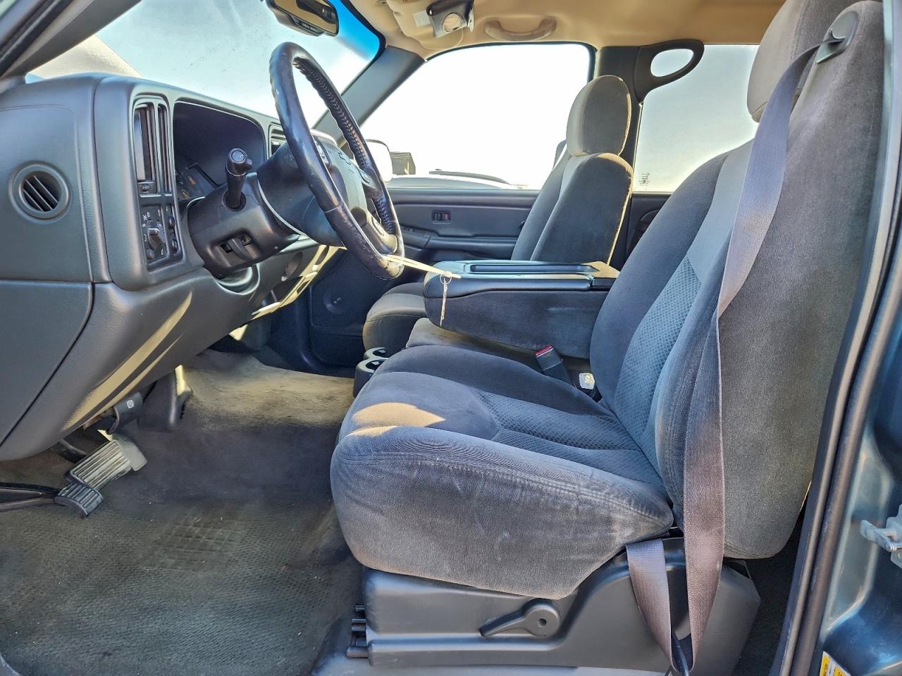 Chevrolet Silverado C2500 Heavy Duty Image 2