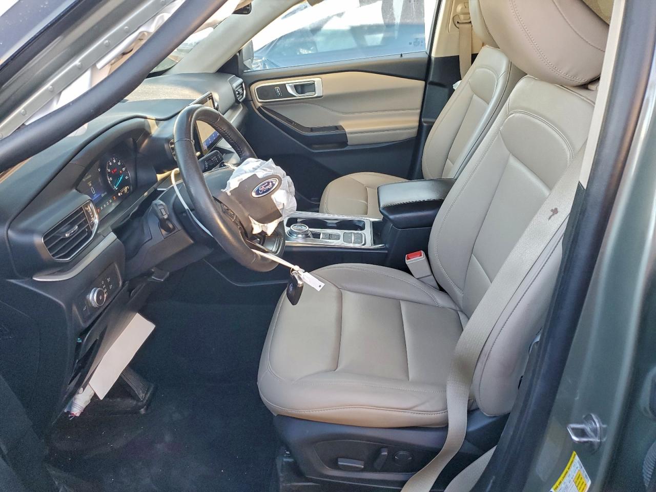 Ford Explorer Xlt Image 9