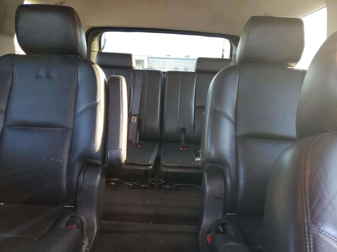 Chevrolet Tahoe C1500 Ltz Image 3