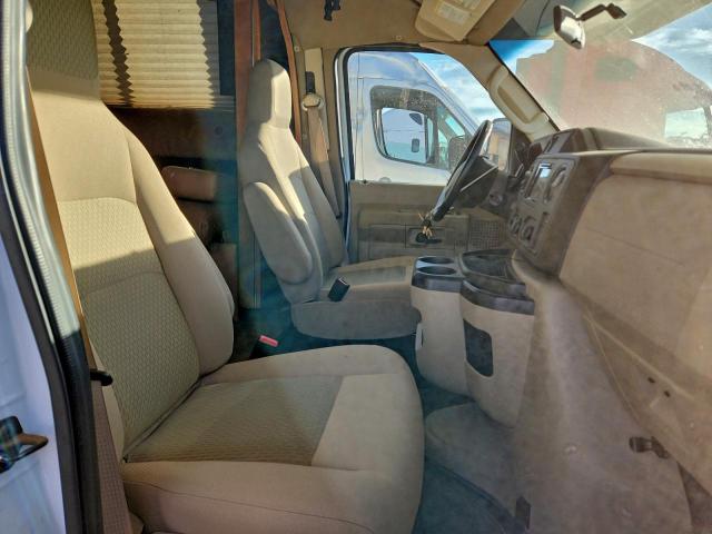 Ford Econoline E450 Super Duty Cutaway Van Image 5