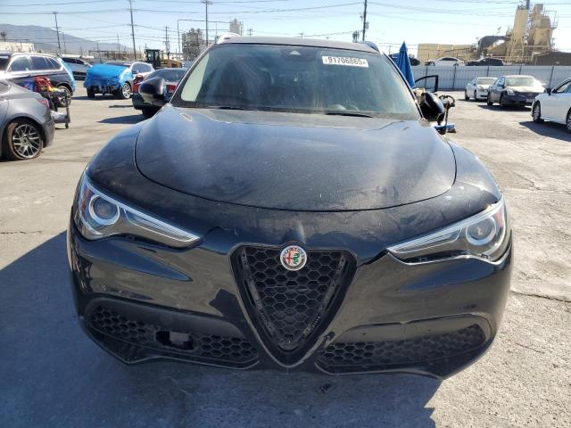 Alfa Romeo Stelvio Image 7