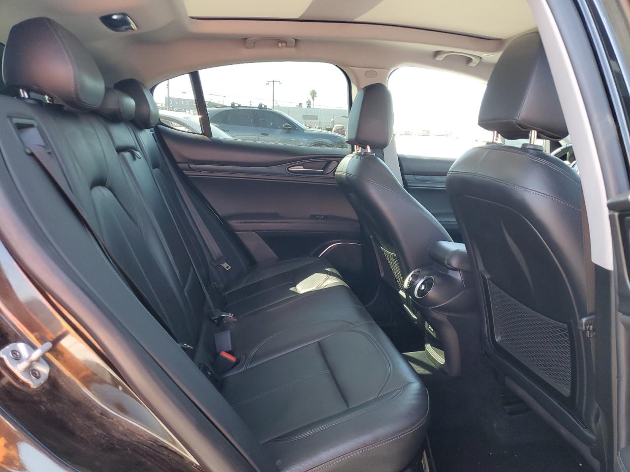 Alfa Romeo Stelvio Image 11