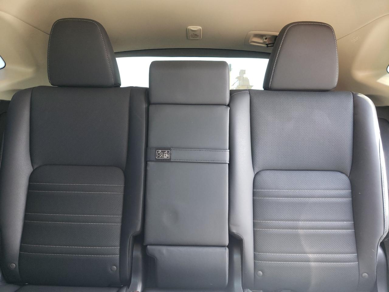 Lexus NX 300h Image 14