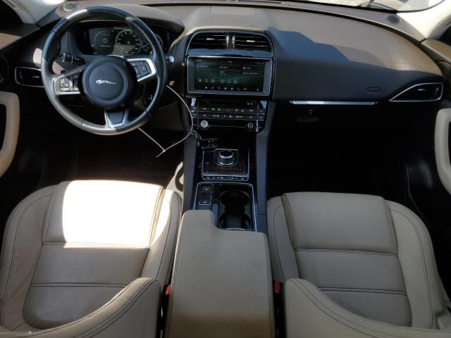 Jaguar F-PACE Prestige Image 12