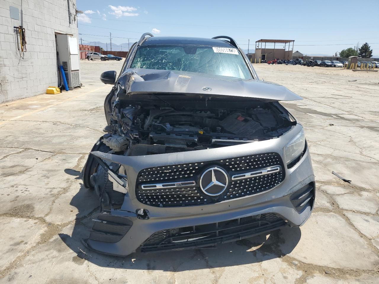 Mercedes-Benz GLB 250 Image 8