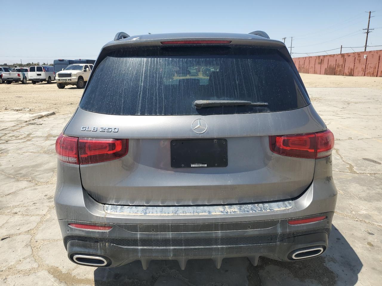 Mercedes-Benz GLB 250 Image 4