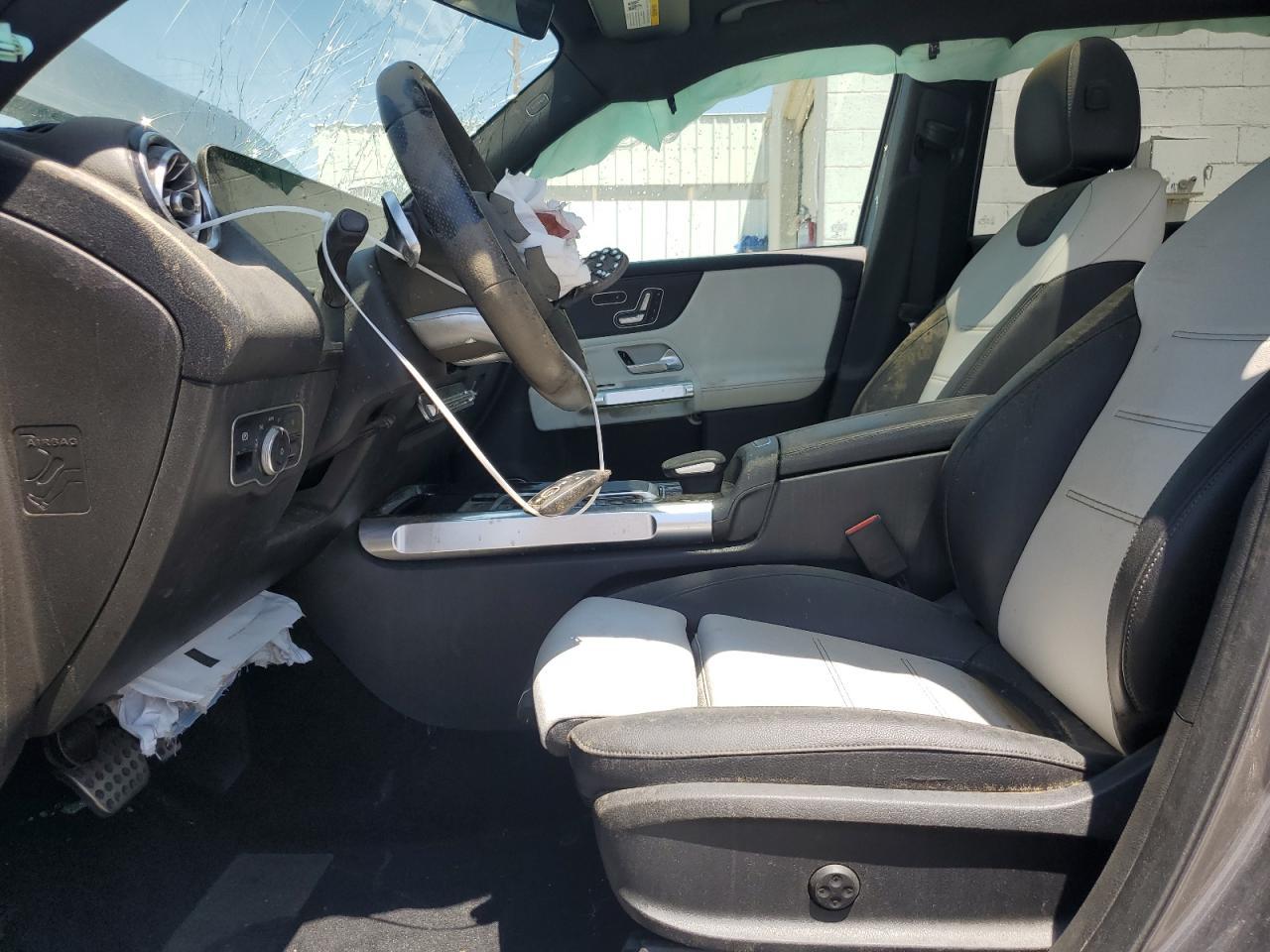 Mercedes-Benz GLB 250 Image 12