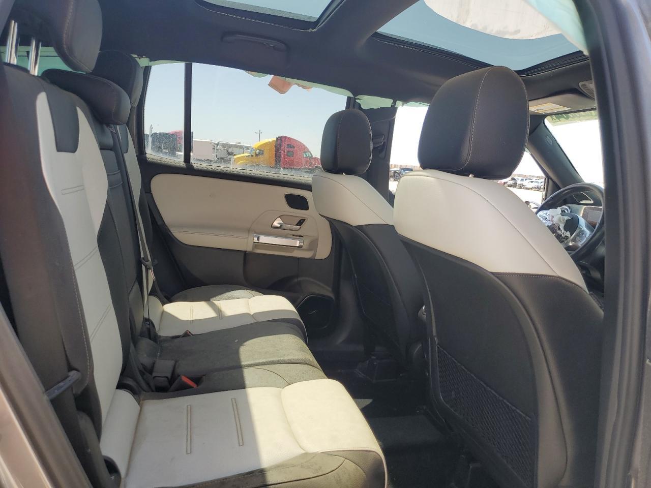 Mercedes-Benz GLB 250 Image 13