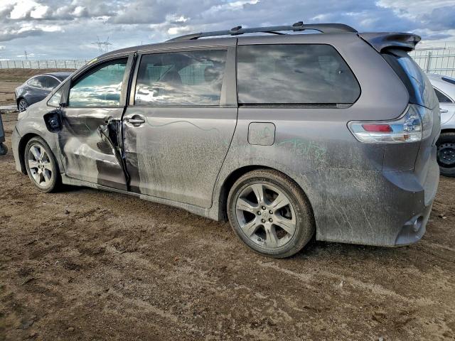 Toyota Sienna Sport Image 6