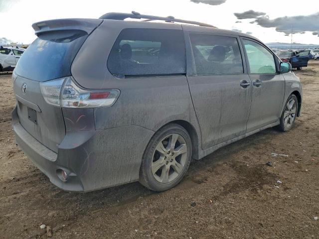 Toyota Sienna Sport Image 9