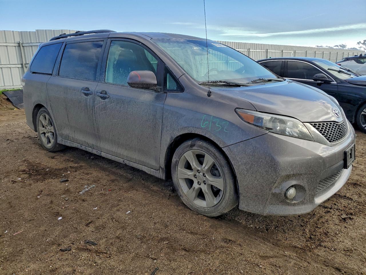 Toyota Sienna Sport Image 7