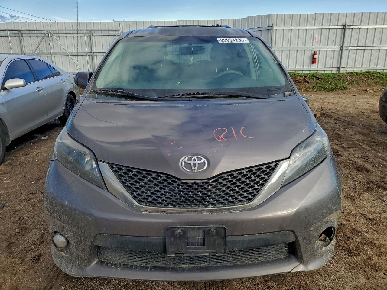 Toyota Sienna Sport Image 8