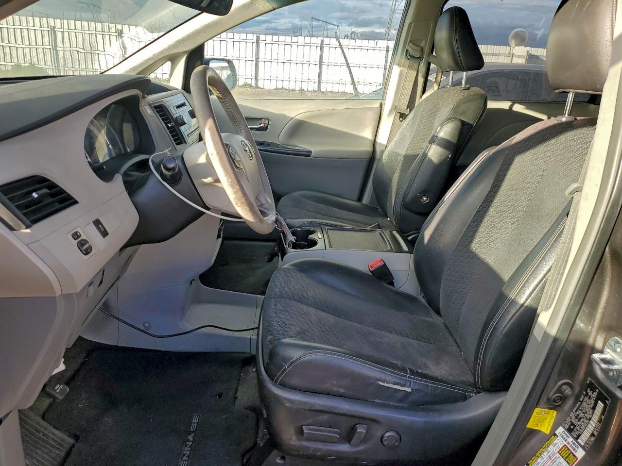 Toyota Sienna Sport Image 10