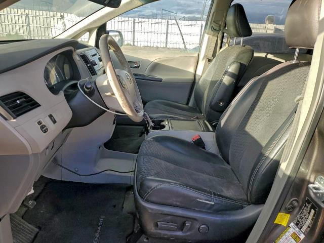 Toyota Sienna Sport Image 10