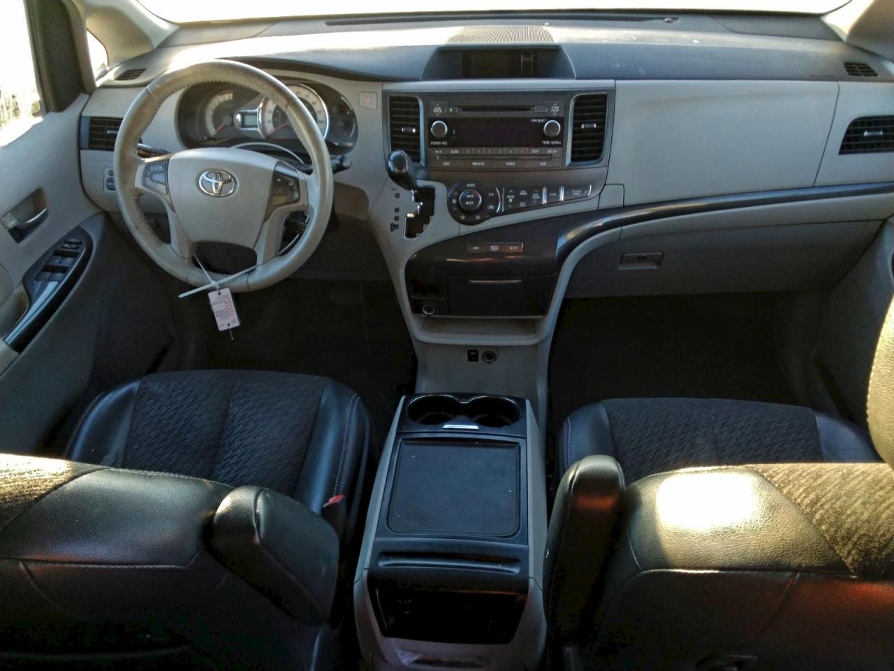 Toyota Sienna Sport Image 13