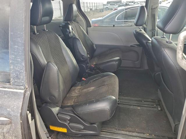 Toyota Sienna Sport Image 12