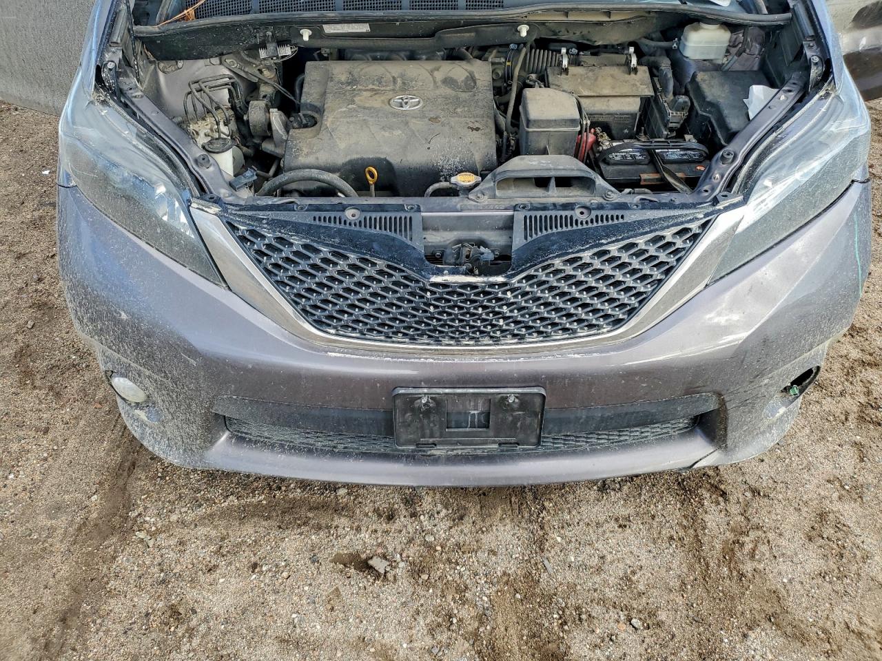 Toyota Sienna Sport Image 4