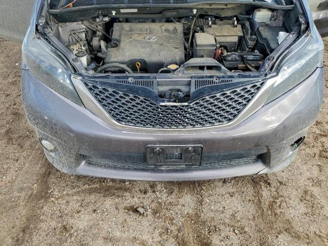 Toyota Sienna Sport Image 4