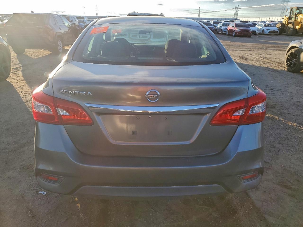 Nissan Sentra S Image 5