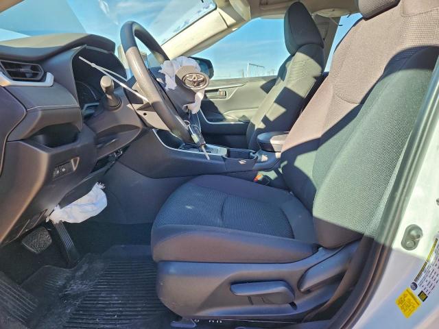 Toyota RAV4 Le Image 2