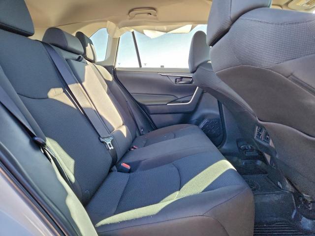 Toyota RAV4 Le Image 10