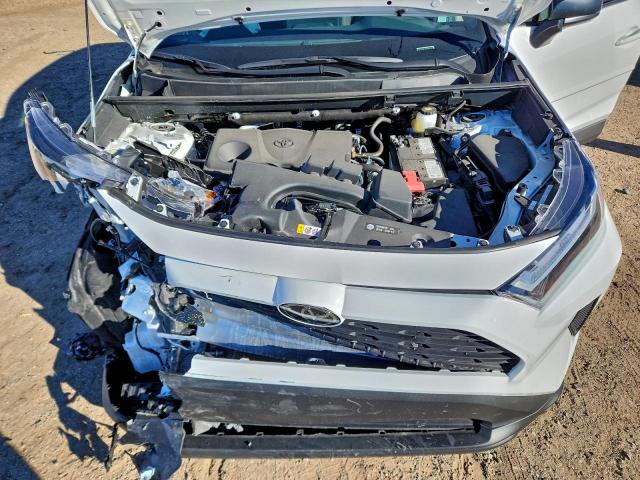 Toyota RAV4 Le Image 6