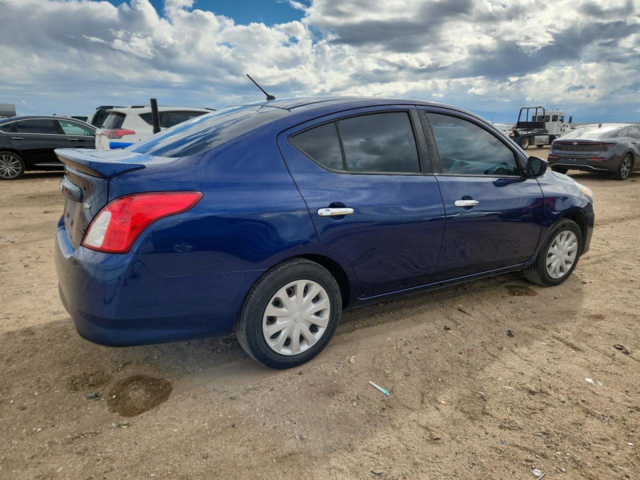Nissan Versa S Image 9