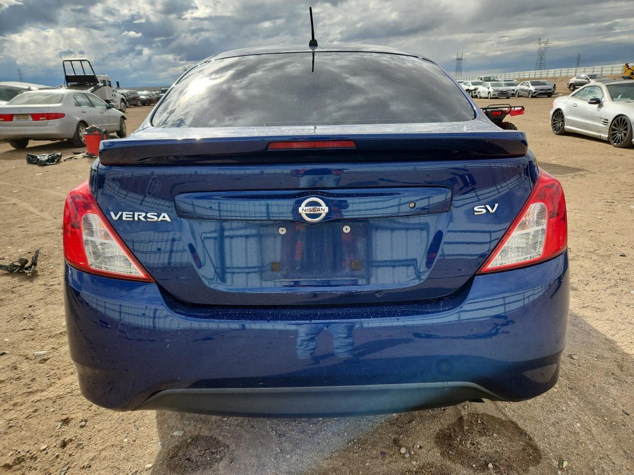 Nissan Versa S Image 5