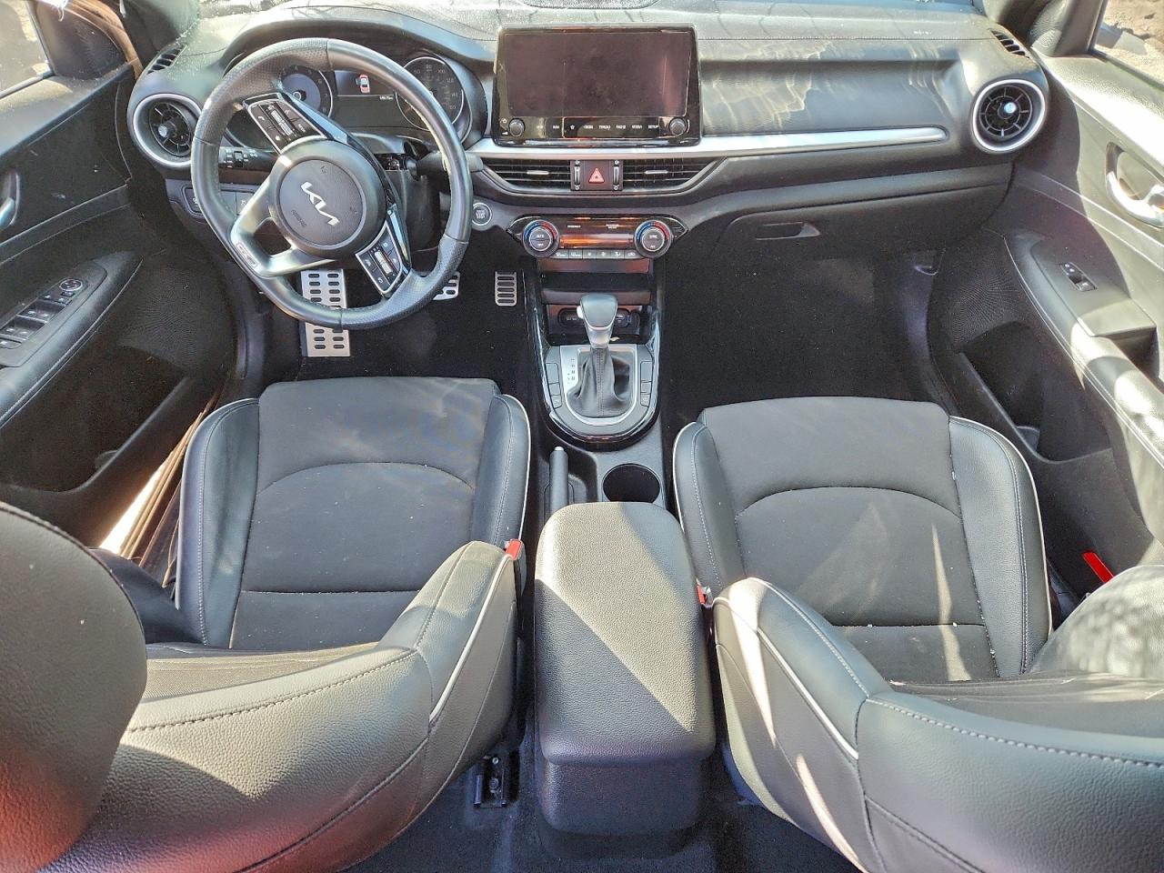 Kia Forte Gt Line Image 8