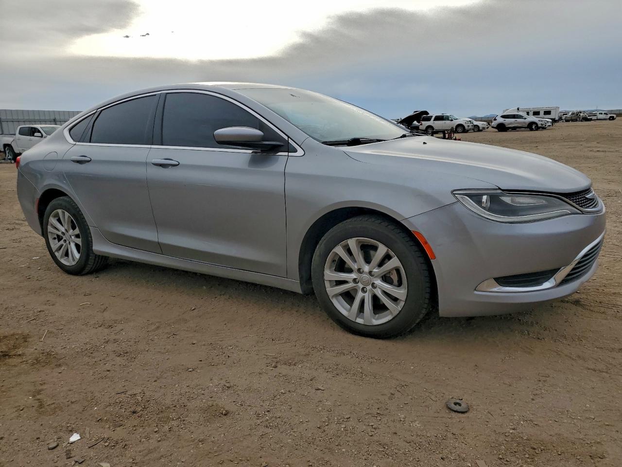 Chrysler 200 Limited Image 2
