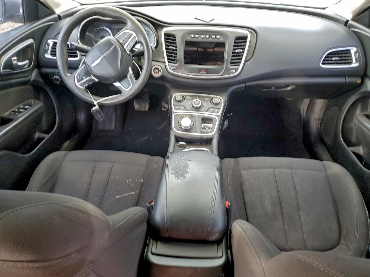 Chrysler 200 Limited Image 4