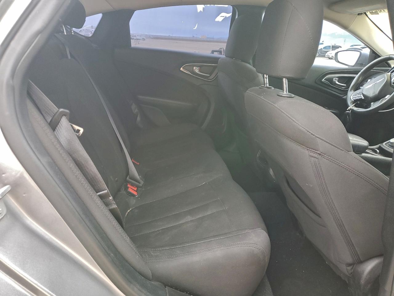 Chrysler 200 Limited Image 9