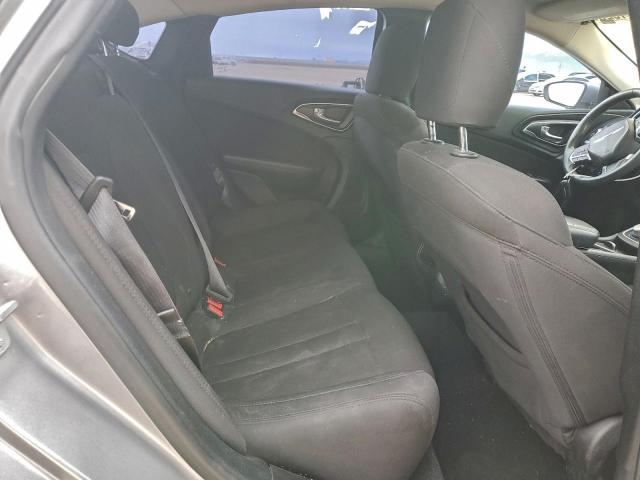 Chrysler 200 Limited Image 9